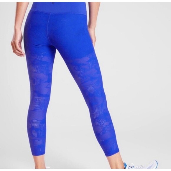 ATHLETA PHENOM CAMO 7/8 Royal Blue Perforated Leggings Women’s Size Medium - Picture 10 of 11